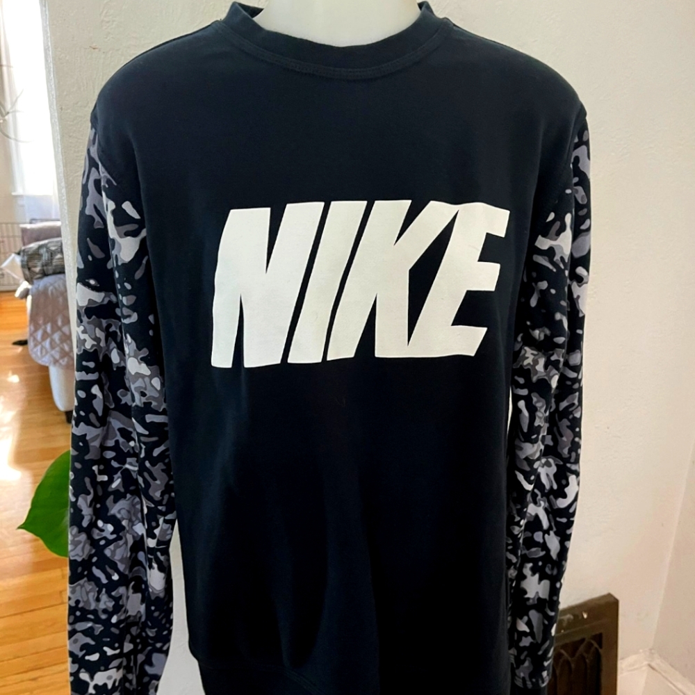 Nike Camo Crew neck Sweatshirt Size Medium
